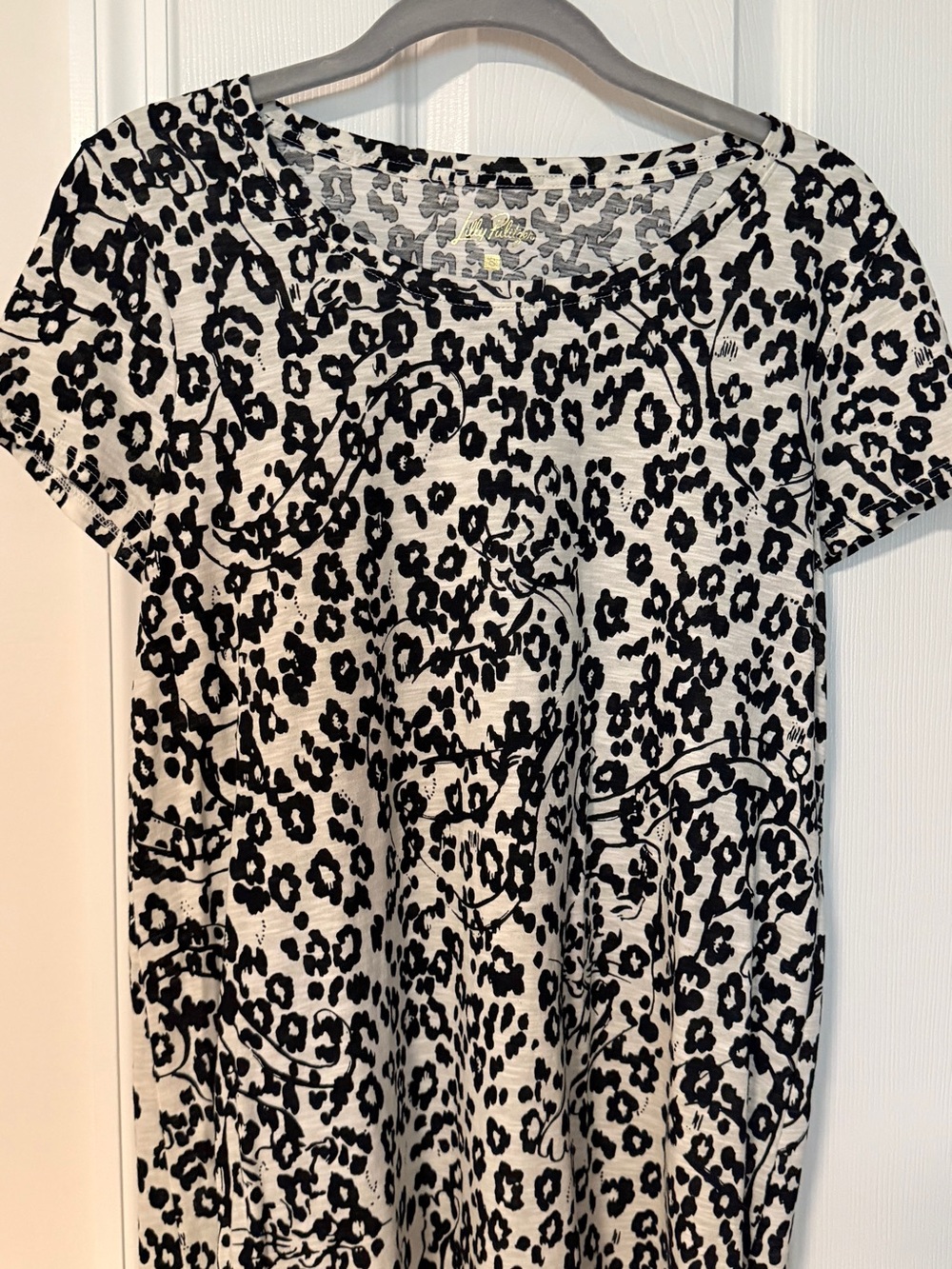 Lilly Pulitzer Black and White Floral Leopard Short Sleeve Tee
